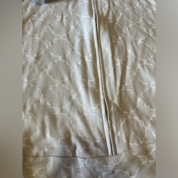 9-pc Minnie Mouse Disney outfit 2 LS Swaddles 2 pacifier, Changing Pad, Mirror - Picture 10 of 16